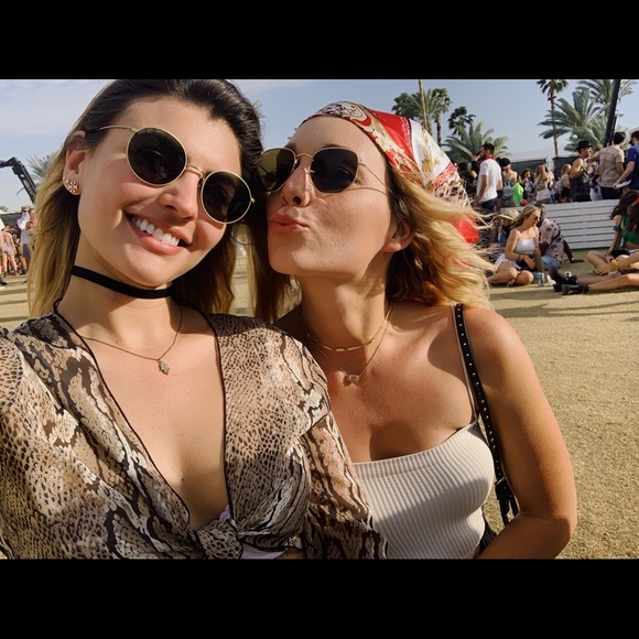 ✨ Meet your posher! ✨ - Picture 4 of 5